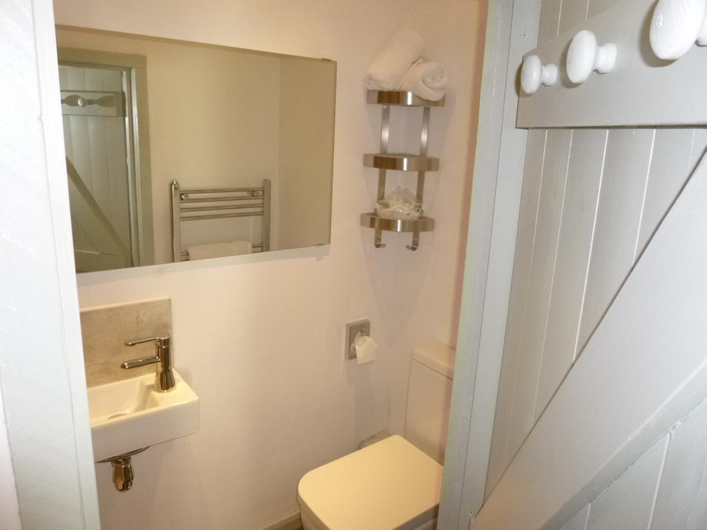 Church Hall Farm Bed And Breakfast Broxted Room photo
